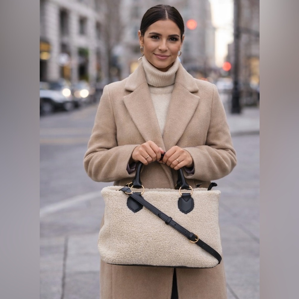 ❗️BUY NOW-ITEM WILL BE REMOVED SOON❗️ VINCE CAMUTO Liann Tote
